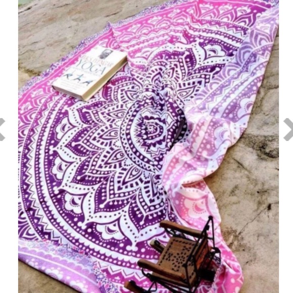 Hot new circular beach mat/yoga blanket/coverup - Picture 3 of 7